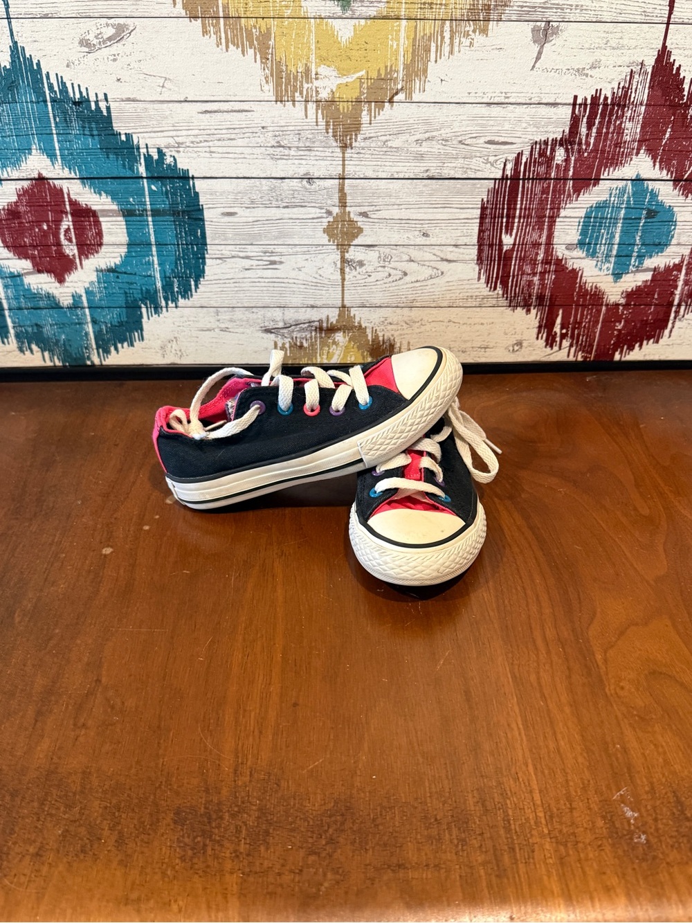 Classic Kids Low-Top Sneakers in Navy and Pink